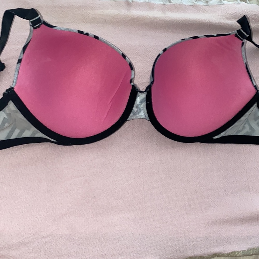 VS Bra :) - Picture 3 of 4